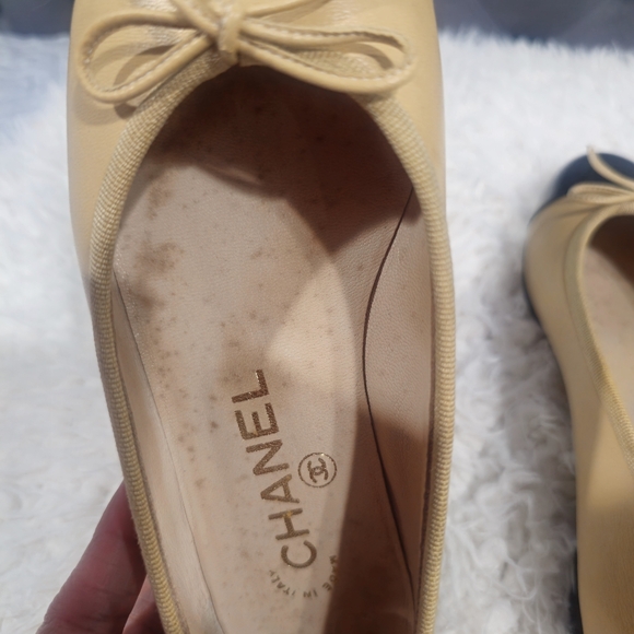 Preloved Chanel Flats Women's Leather Two Tone Flats Beige - Picture 7 of 14